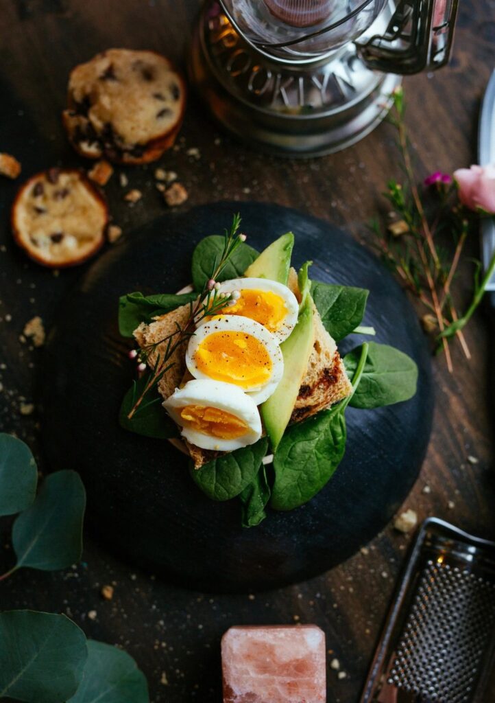 egg and spinach salad